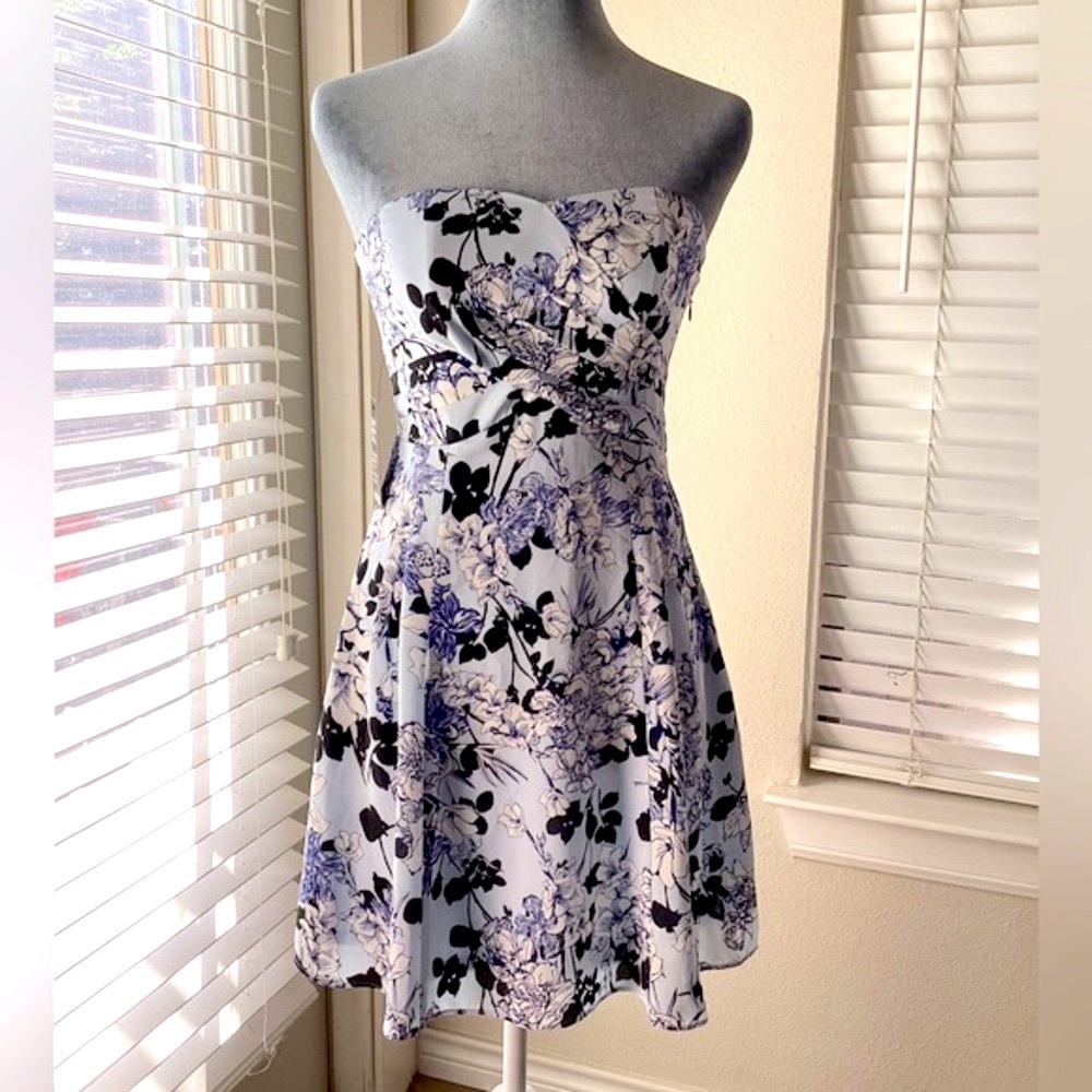 NWT Express Blue Floral Mini Size 0
